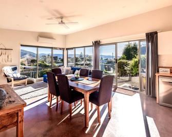 The Hill House - Coles Bay - Dining room