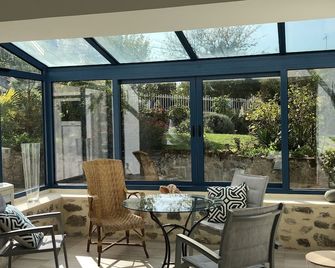 Old restored house with pretty enclosed garden, close to the racecourse - Agon-Coutainville - Patio