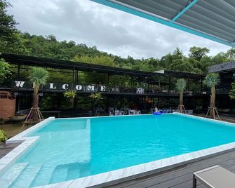 Natthapon Resort - Kaeng Krachan - Piscina