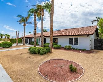 Catalina by AvantStay Fully Remodeled Palm Springs Haven Pool Permit3432 - Palm Springs