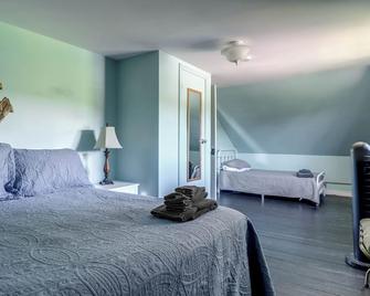 Sea Breeze- Cave View Cottages- Year Round Vacation Rental. - Saint Martins - Bedroom