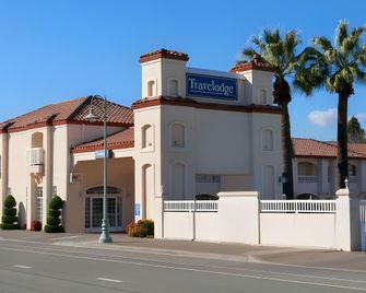 Frontier Inn - Great Bend - Building
