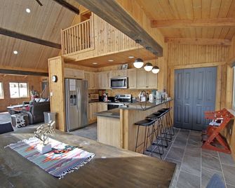 Peace Like a River Mountain Home Cabin - Red River, New Mexico, Hot Tub Optional - Red River - Kitchen