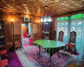 Shiraz Deluxe Houseboat - Srinagar - Comedor