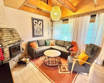Traditional Cozy Finnish Log Cabin with Sauna & excellent location - Kittilä - Living room