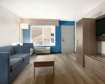 Holiday Inn Express Simi Valley By IHG - Simi Valley - Schlafzimmer