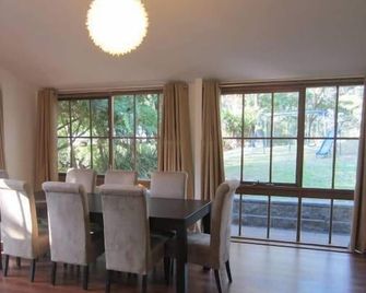 Lilypad Lodge in Stewarts River - Hannan Vale - Comedor