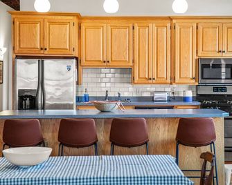 Historic 2-bedroom loft in charming downtown Stillwater right on Main St. - Stillwater - Cozinha
