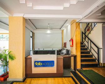 Fabhotel Magnus Calypso Viman Nagar - Pune - Front desk
