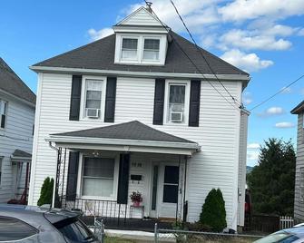 Adorable 6b/2bath in scanton Pa. 20 mnts to Kalahari water park and poconos & mo - Scranton - Building