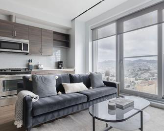 Airy Soma 1BR w/ Pool, Yoga & Spa, nr Station & Bars, by Blueground - San Francisco - Huiskamer