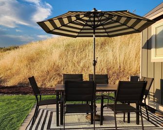 Tiny home, Big View, Private space - Chelan - Patio