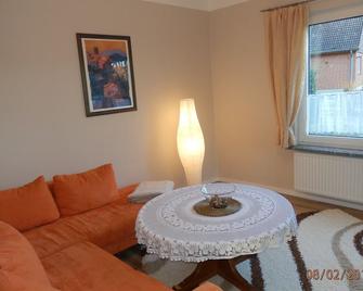 Large holiday home for 2 to 6 people, with WiFi - Betzendorf - Sala de estar