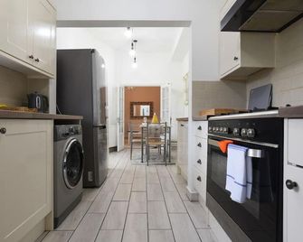 Air Maison - Bloomfield Haven - 2 BR with Garden - Portsmouth - Cuisine