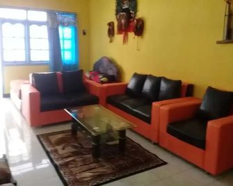Bromo Authentic Homestay - Putus
