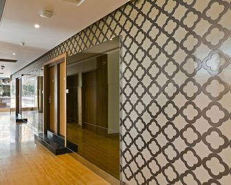 Hotel Leafio - Bombay - Pasillo