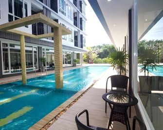 The Ozone Boutique Hotel - Udon Thani - Zwembad