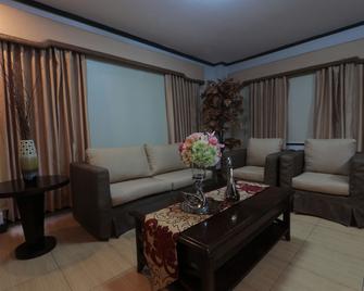 D' Leonor Hotel - Dávao - Sala de estar