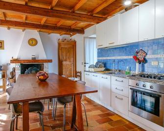 Lovely Home In Trebbiantico Di Pesaro - Trebbiantico - Cocina