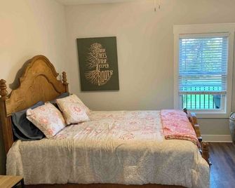 Spring Village Luxury End Rowhouse - Harrisonburg - Bedroom
