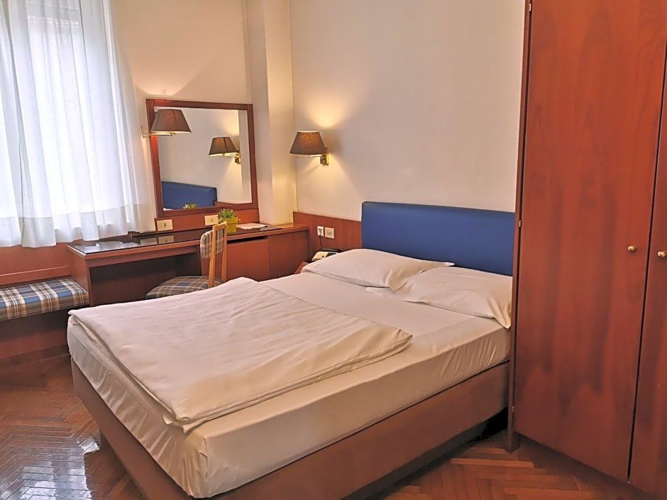 Hotel Adria thumbnail 2