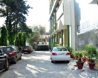 Hotel Trg - Jammu - Outdoors view