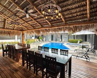 Tropical Paradise 20 Room Private Resort - Close to Cocal Casino - Jacó - Pool