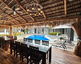 Tropical Paradise 20 Room Private Resort - Close to Cocal Casino - Jacó - Pool
