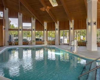 Spark by Hilton Wilmington Carolina Beach Rd - Wilmington - Piscina