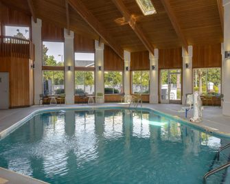 Spark by Hilton Wilmington Carolina Beach Rd - ווילימינגטון - בריכה