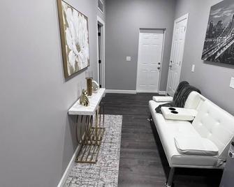 The palm suite - Lehigh Acres - Living room