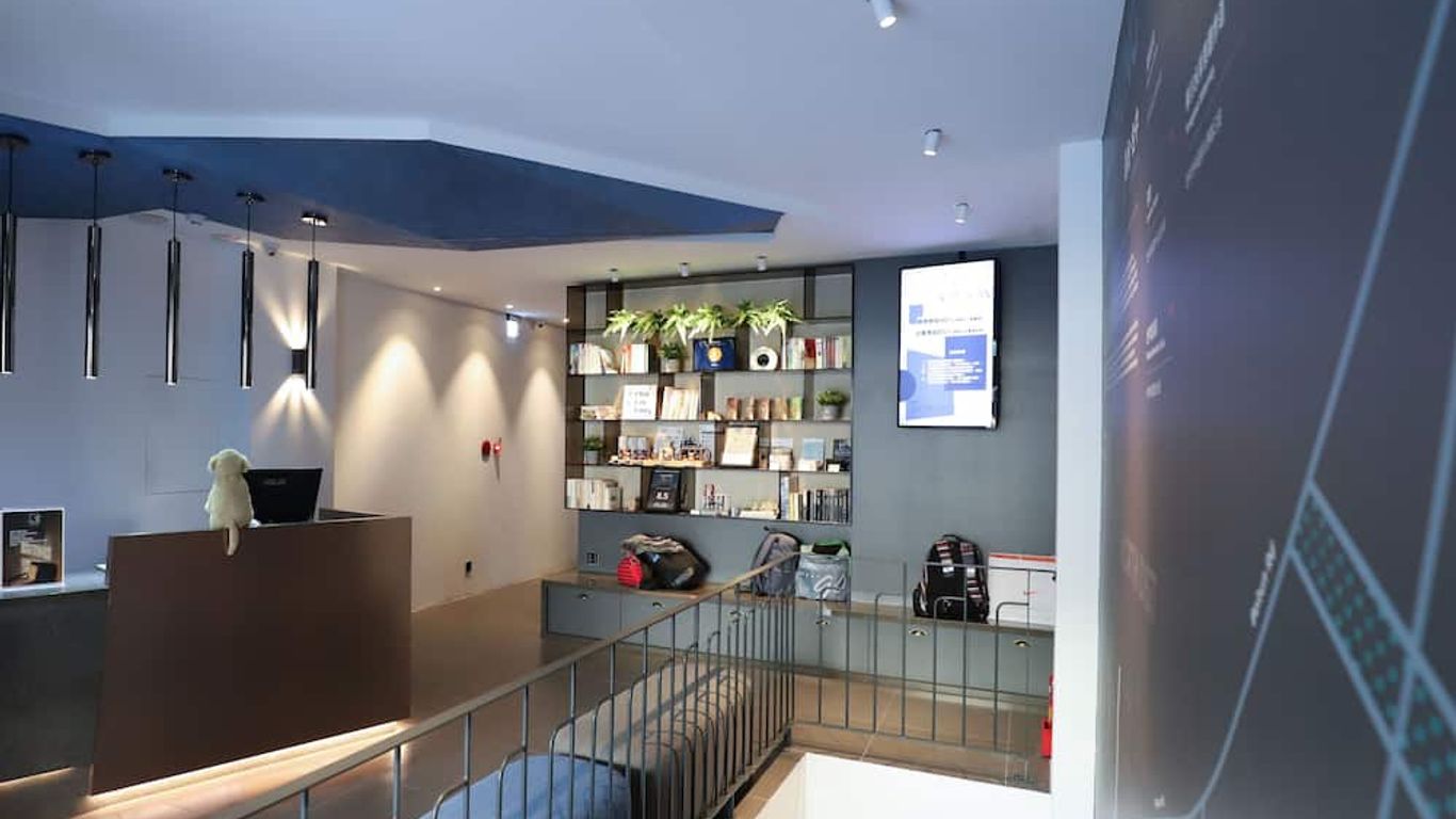 سلو تاون هوتل - جلووينج