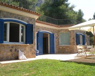 I Carrubi, detached house with sea view - Maratea - Innenhof
