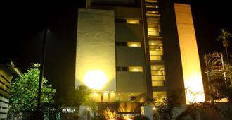 Galaxy Hotel - Rangún - Edificio