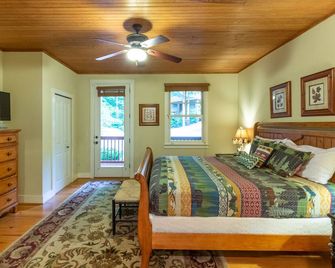 Hawks Nest - Resort Home In Bear Lake, Lake Club Access, Pet Friendly - Tuckasegee - Bedroom