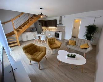 appartement maison en duplex 80m² jardin terrasse - Saint-Julien-les-Villas - Salon
