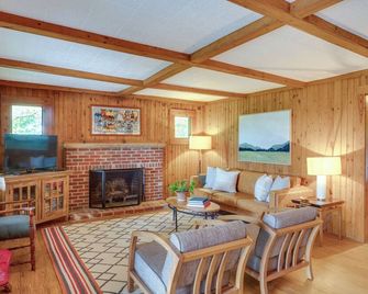 Center Hill Couples Retreat Cabin Lake View, Deck - Sparta - Sala de estar