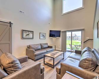 Modern Swan Valley Townhome w/ Walking Trails - Swan Valley - Sala de estar