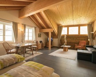 Gasthaus & Hotel Berninahaus - Pontresina - Wohnzimmer