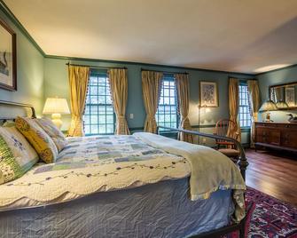 Fireplace, Ski-Okemo, Apple Trees, Piano, Amazing Views, Firepit, Priory, Pool, Fields, Theatre! - Weston - Bedroom