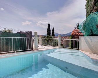 Large Provencal house with magnificent views in the heart of a historic village - Fayence - Piscina