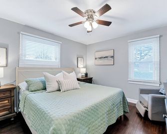 4 Beds + Game Room + Family & Dog Friendly! - נורפולק - חדר שינה