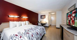 默特爾海灘紅屋頂酒店 - 馬基特康芒斯 - 麥爾托海灘 - 默特爾比奇 - 臥室