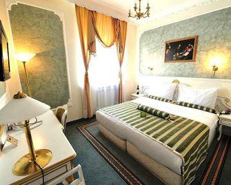 Queen's Astoria Design Hotel - בלגרד - חדר שינה