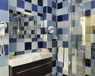 Hôtel de l'Abeille - Orléans - Bathroom