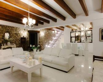 White Diamond Villa - Kamena Vourla - Sala de estar