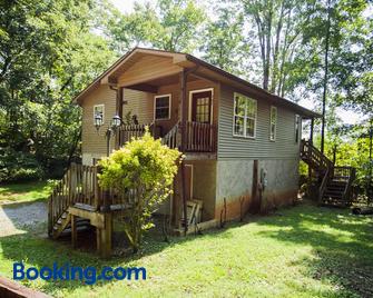 Nolichuckey Bluffs Bed & Breakfast Cabins - Greeneville - Building