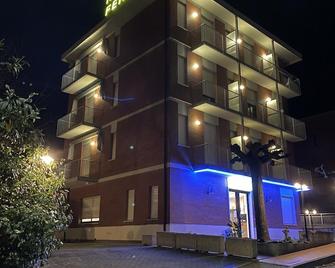 Hotel Ferrara - Chianciano Terme - Gebouw