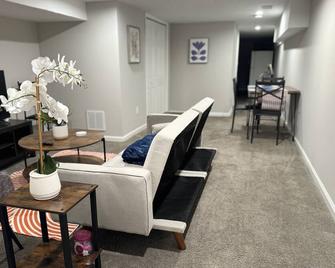 Cozy 1-bedroom Basement apartment in Station North Bmore close to inner Harbor - Baltimore
