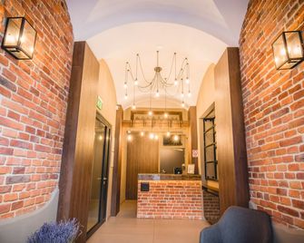 Hotel Lavender - Krakow - Front desk